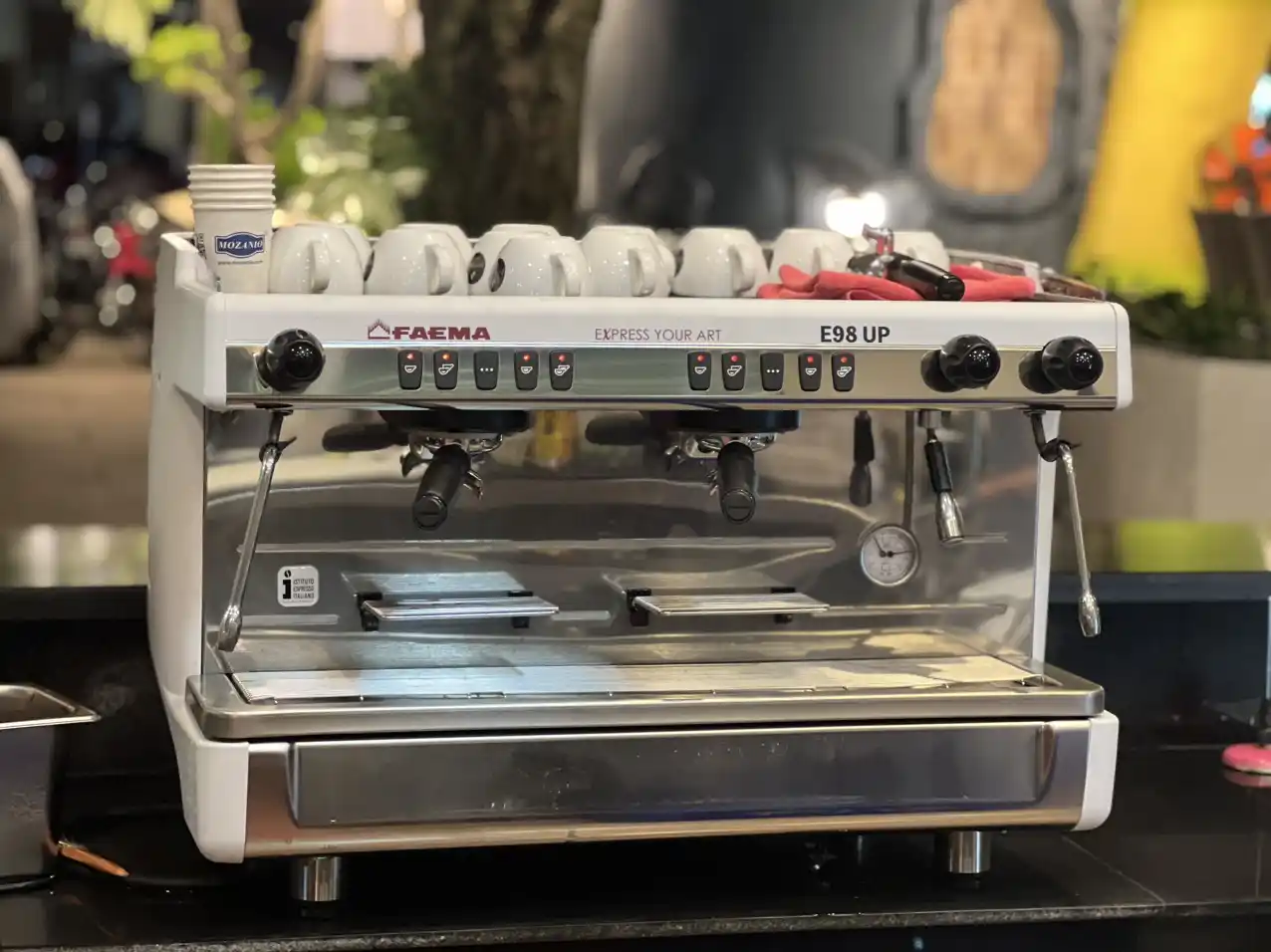 Faema E98 UP 2 Group – mặt trước